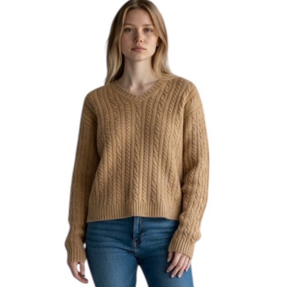 J.‎ CREW Women’s V-Neck Cable Knit Sweater in Camel Lambswool Size Medium